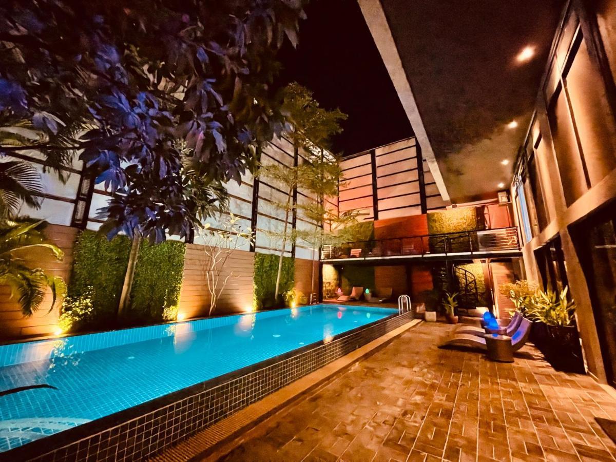 Check Inn Phnom Penh Bkk1 Kültér fotó